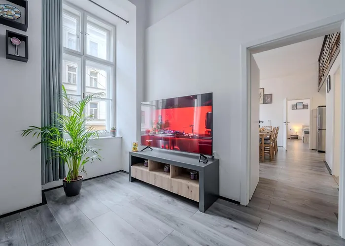 Stunning & Spacious 2Bdr Apt In Center Prague