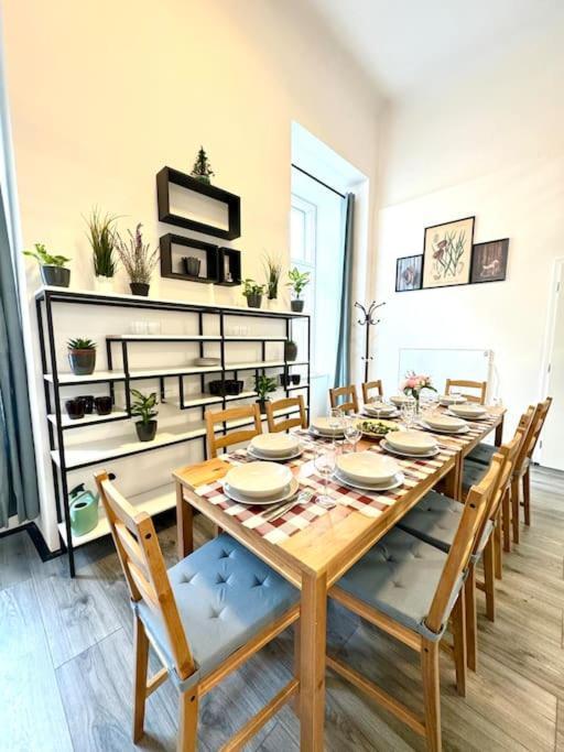 Appartamento Stunning & Spacious 2bdr Apt In Center *