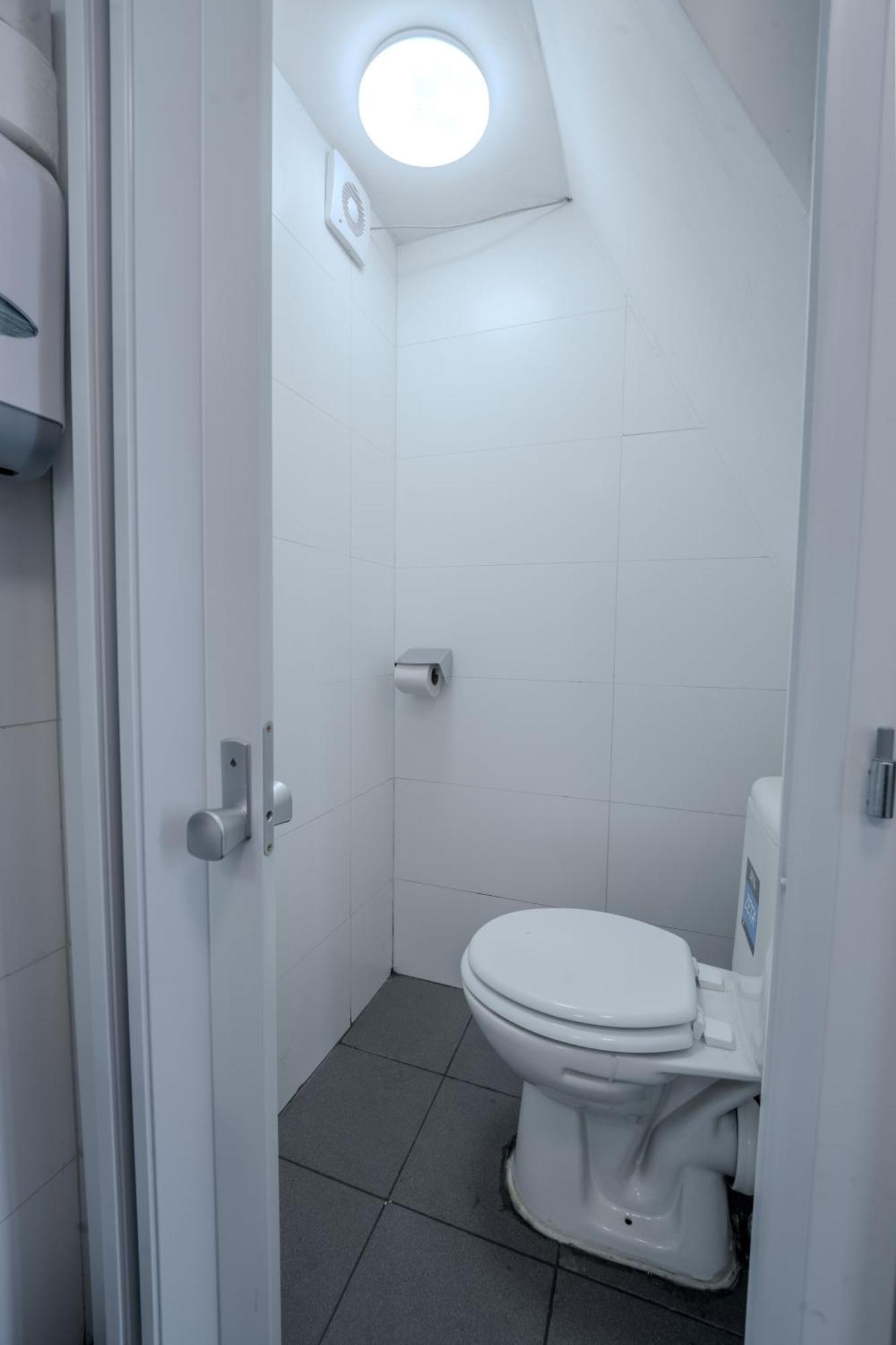 Stunning & Spacious 2bdr Apt In Center
