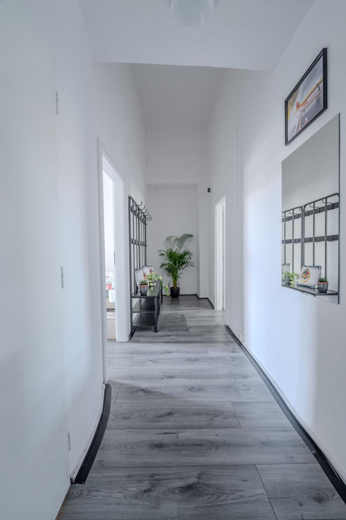 Stunning & Spacious 2bdr Apt In Center Appartamento *
