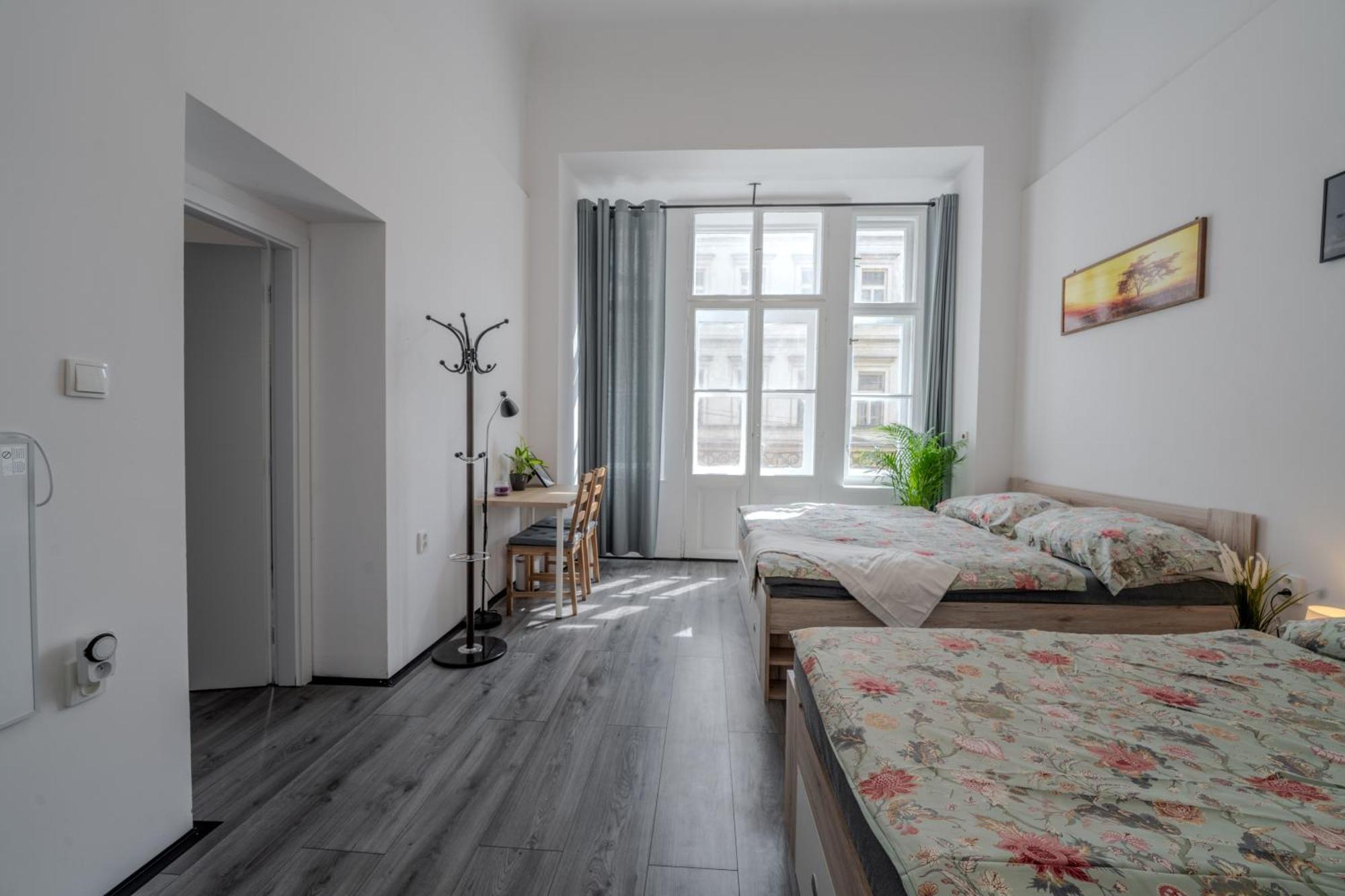 Stunning & Spacious 2bdr Apt In Center *